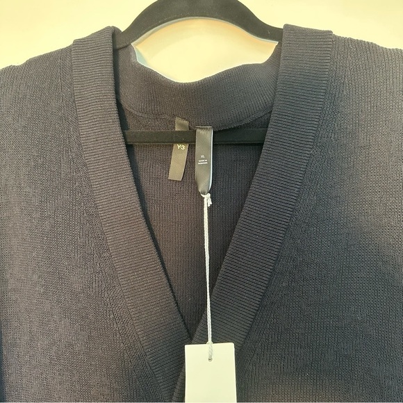 A Y-3 CARDIGAN WITH ASYMMETRICAL KNIT PATTERNS. - Picture 12 of 14